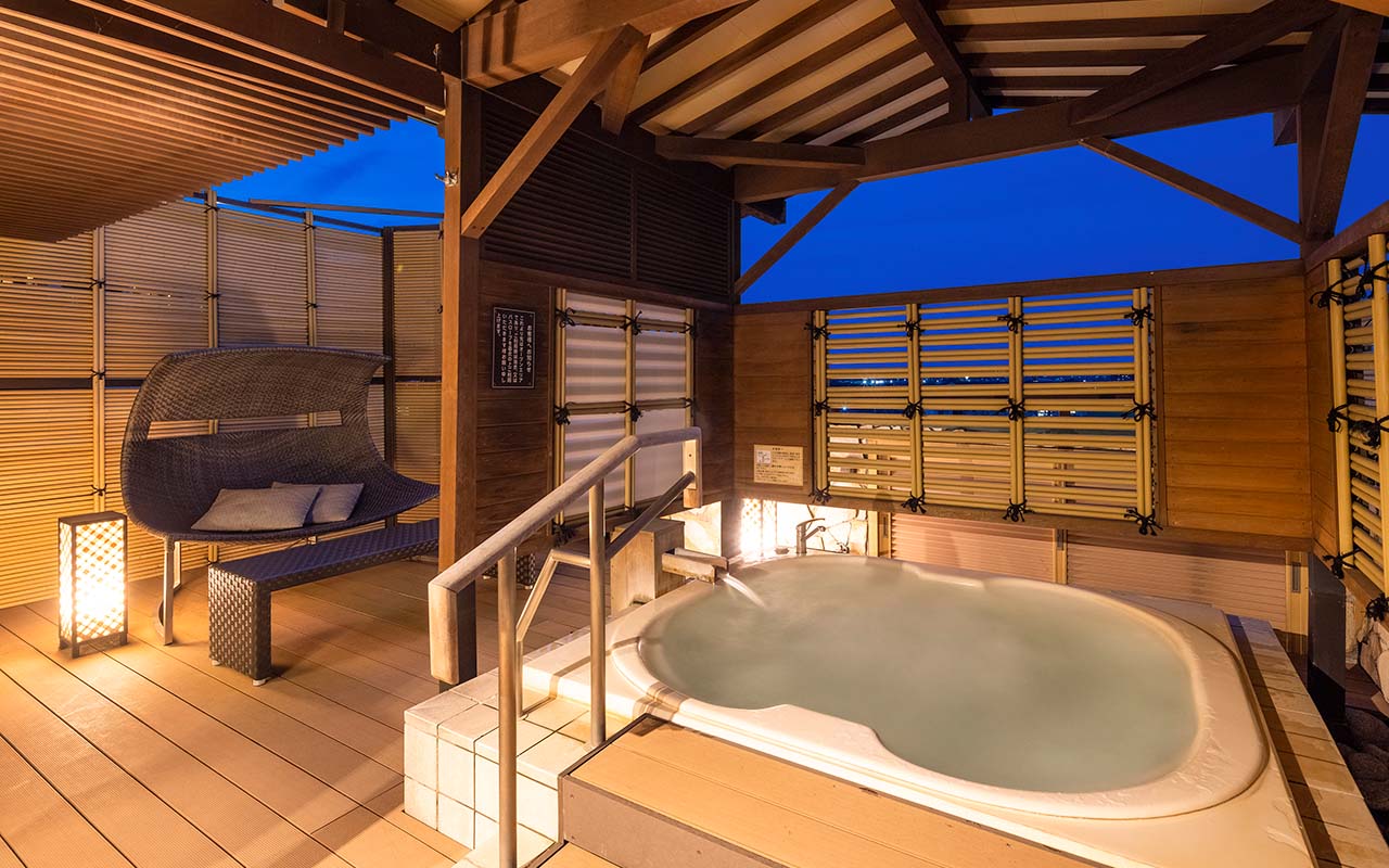 노천 온천탕을 갖춘 스위트 객실 (월풀욕조 타입 366호실)