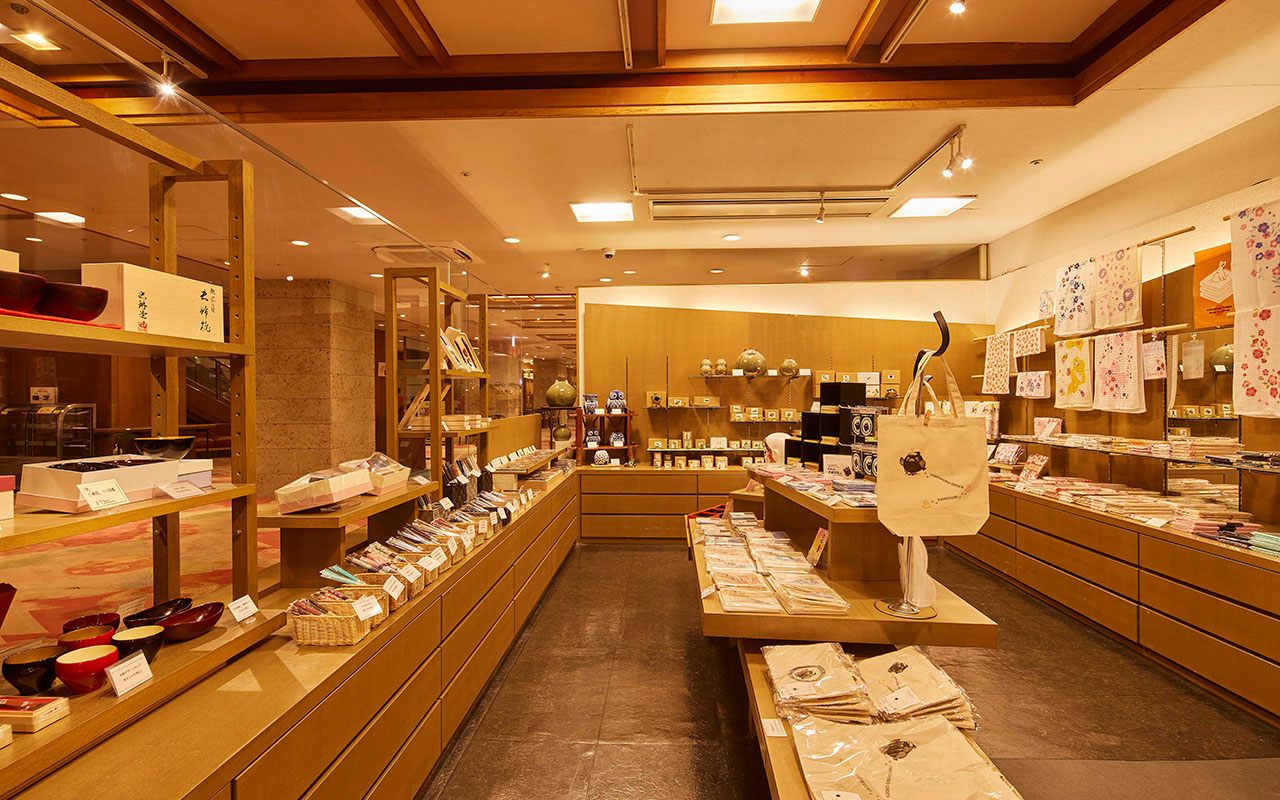 総合売店「ゆのまちB」